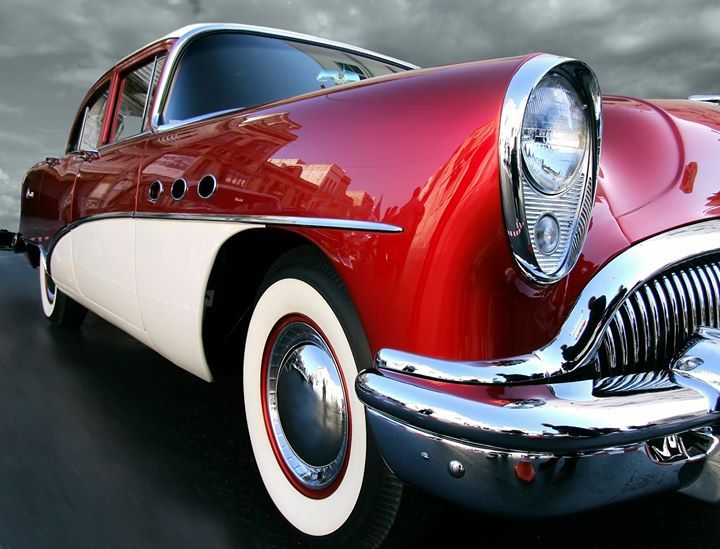 Auto d'epoca in restauro
